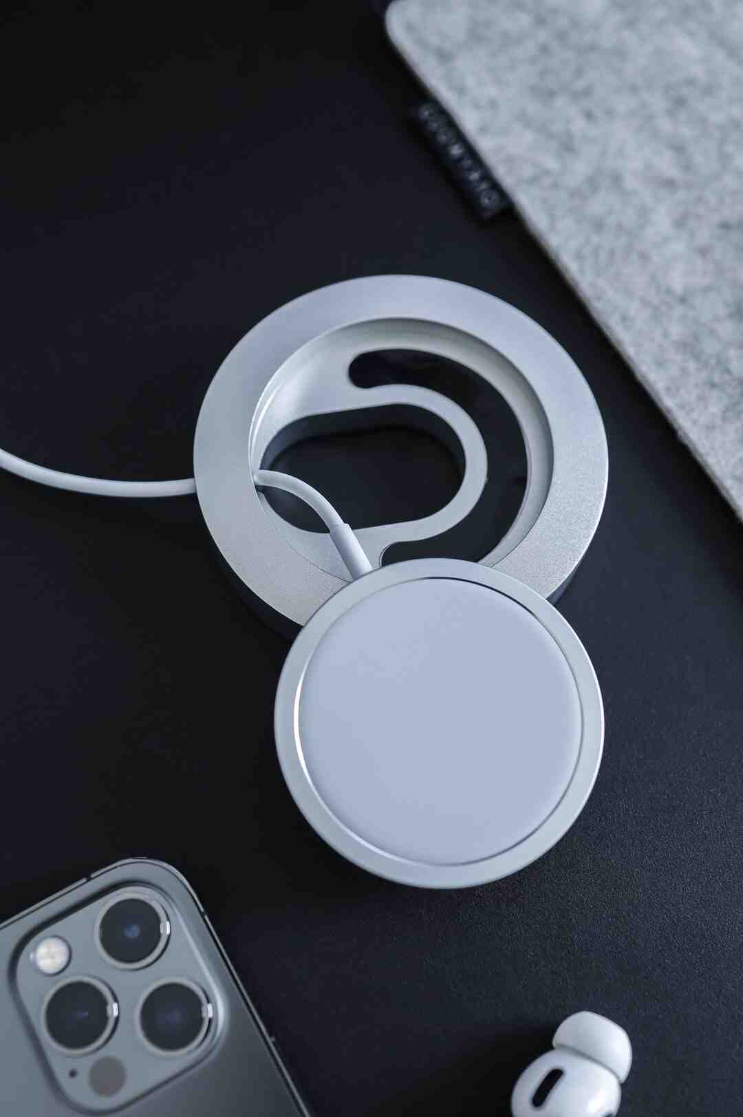 Pourquoi Apple ne met plus le chargeur ?