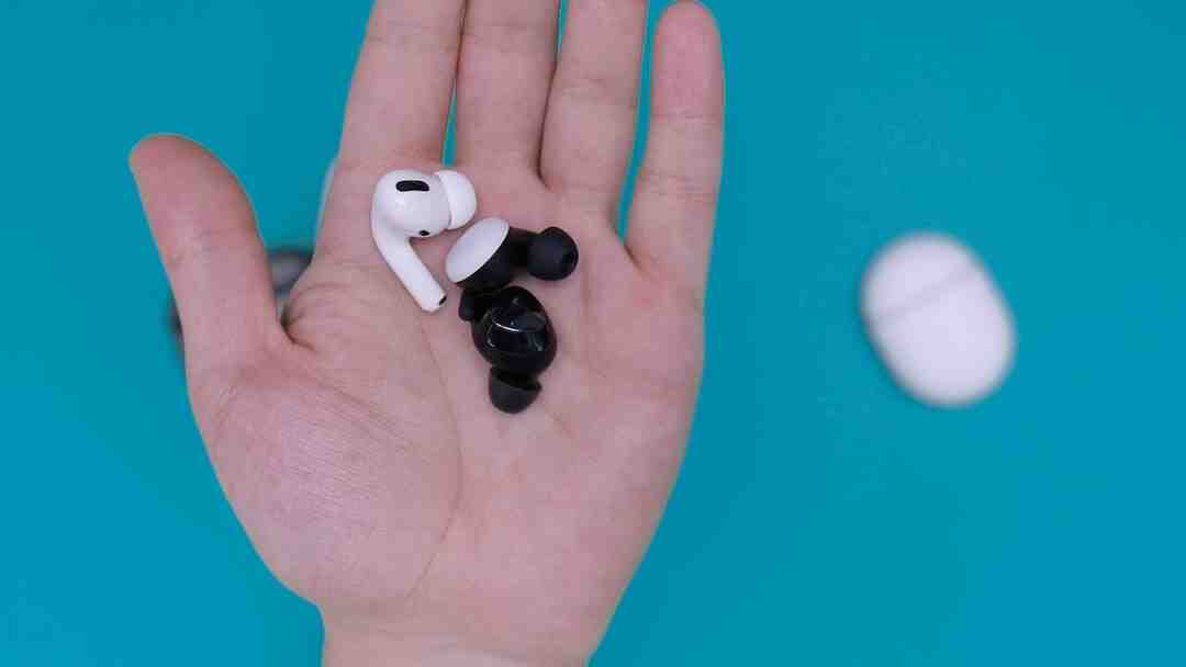 Pourquoi mes AirPods clignote blanc ?