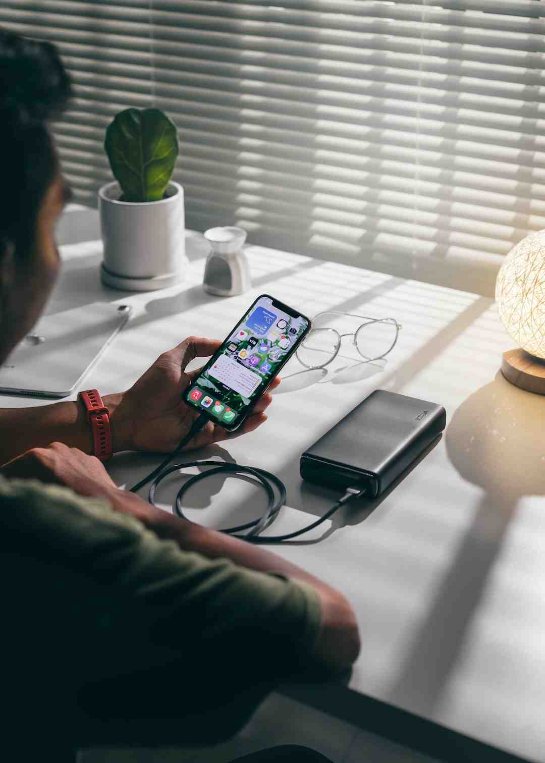 Comment faire remonter l'état de la batterie iPhone ?