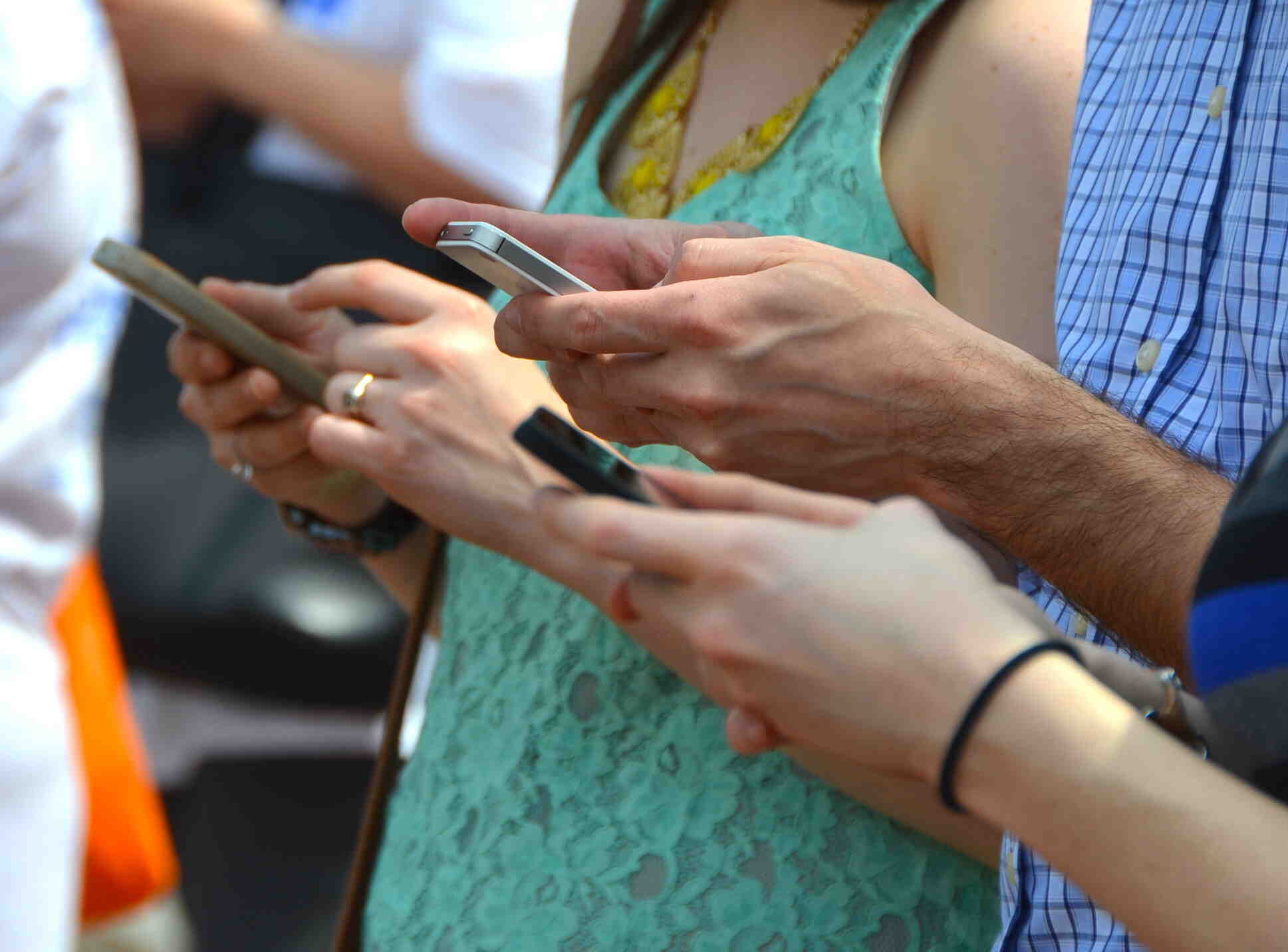 Est-il bon de charger son iPhone toute la nuit ?
