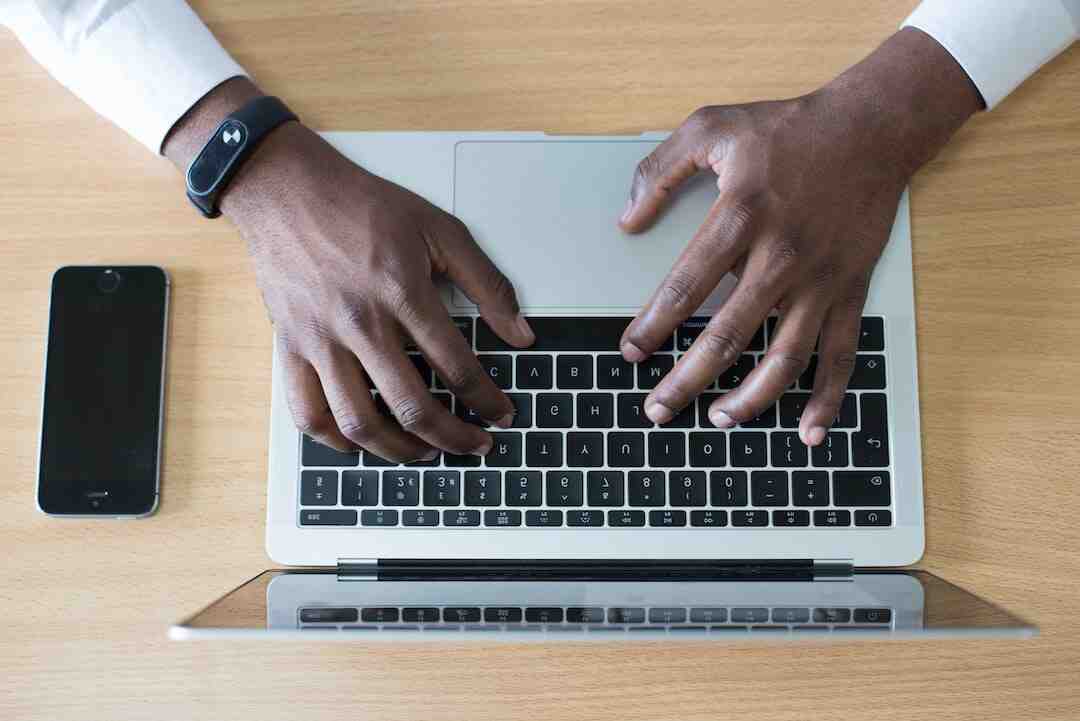 Quelle est la différence entre Gmail et Outlook ?